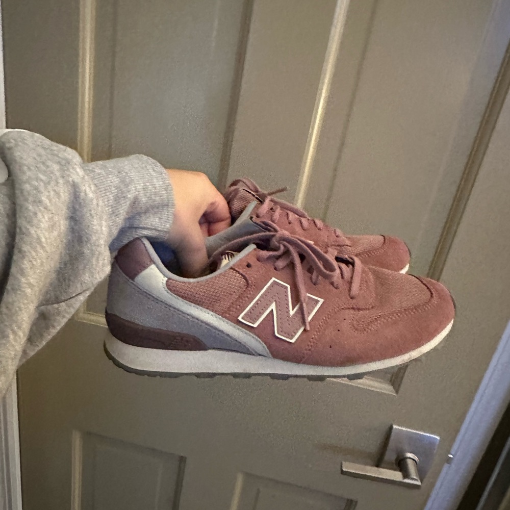 New balance shoes 696